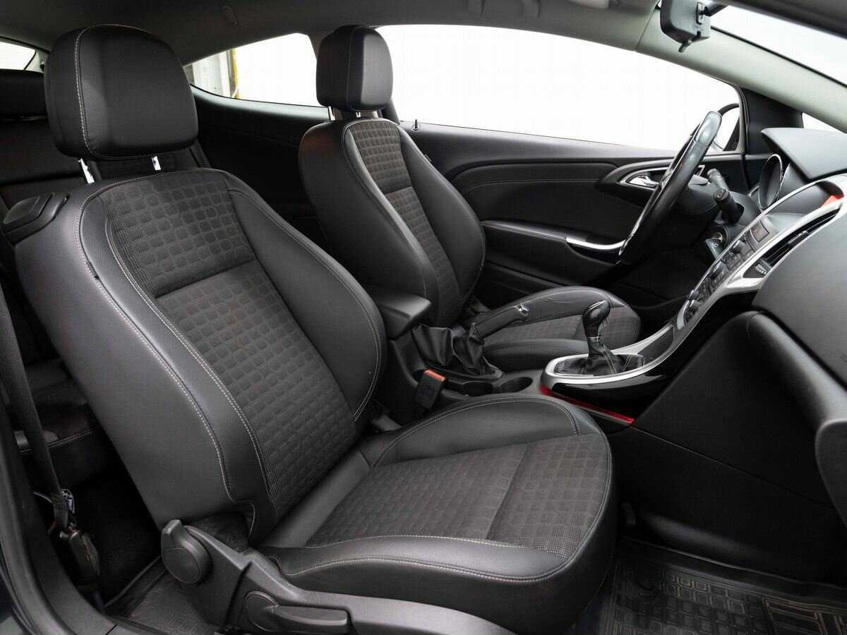 Б/У Опель Астра 2013 года. Фото: #11