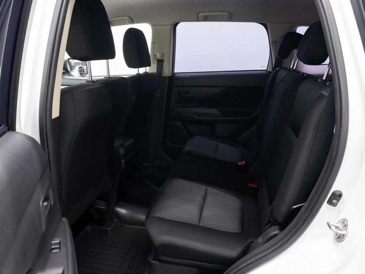 Б/У Митсубиши Оутлэндер 2014 года. Фото: #8