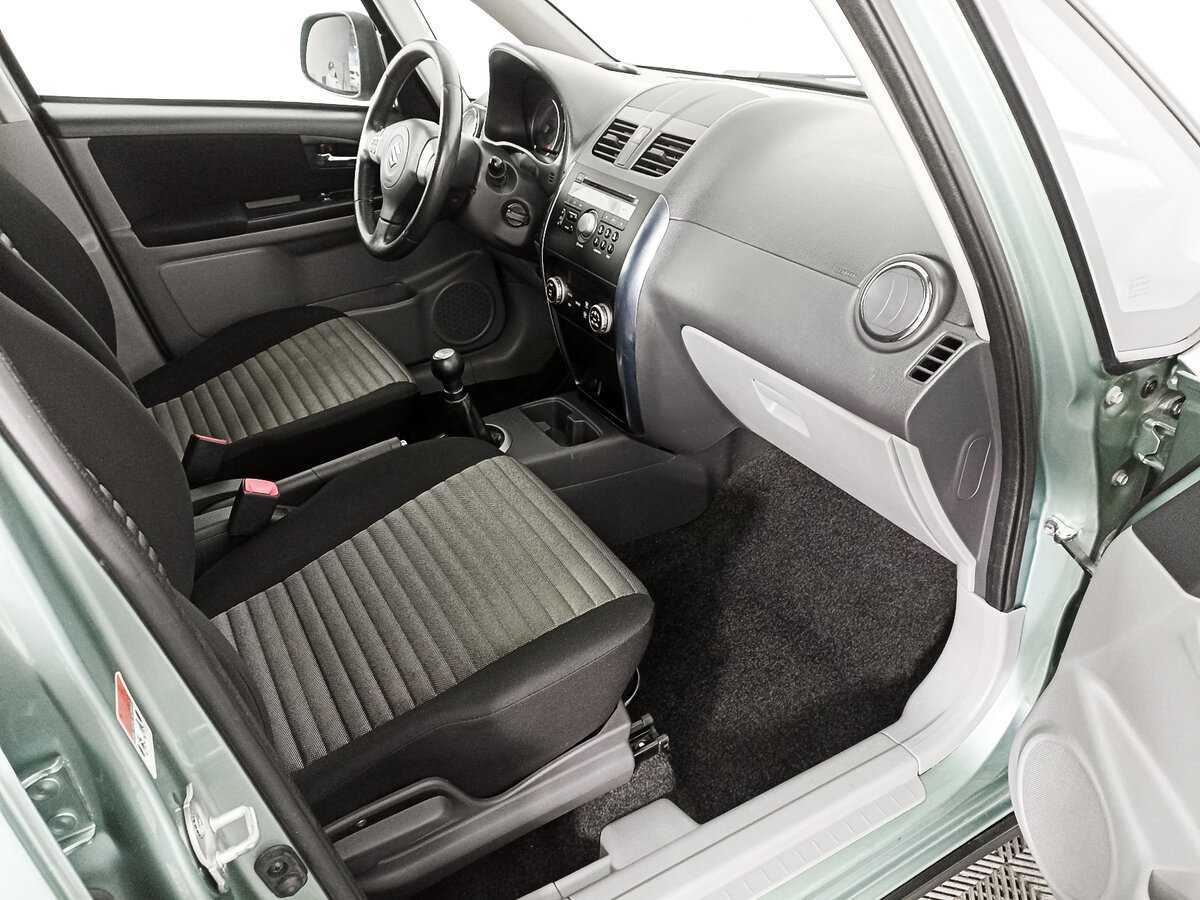 Б/У Сузуки С-Икс4 2013 года. Фото: #6