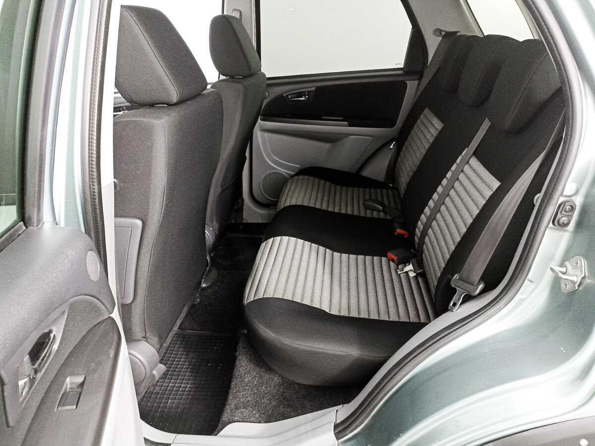 Б/У Сузуки С-Икс4 2013 года. Фото: #7