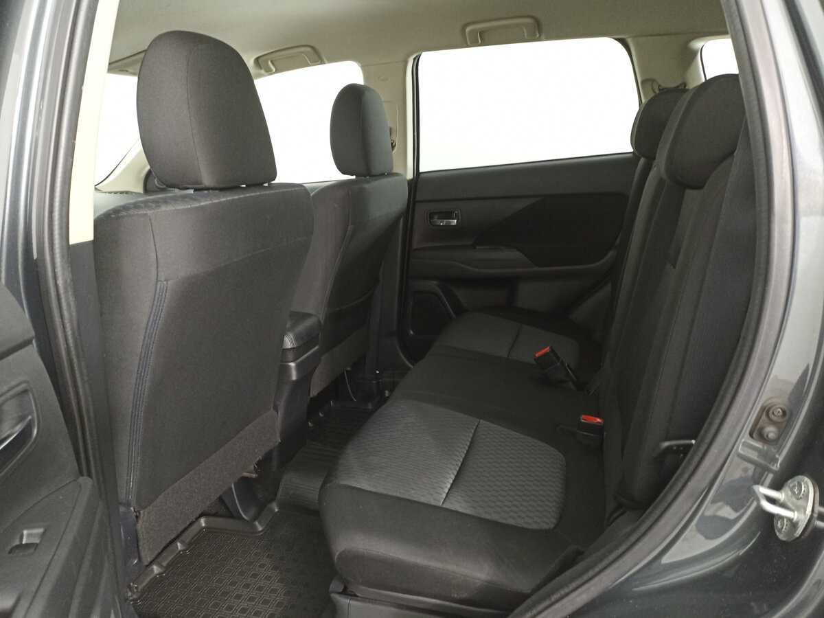 Б/У Митсубиши Оутлэндер 2014 года. Фото: #9