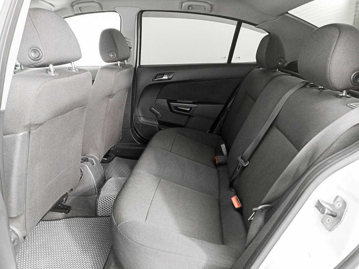 Б/У Опель Астра 2013 года. Фото: #9