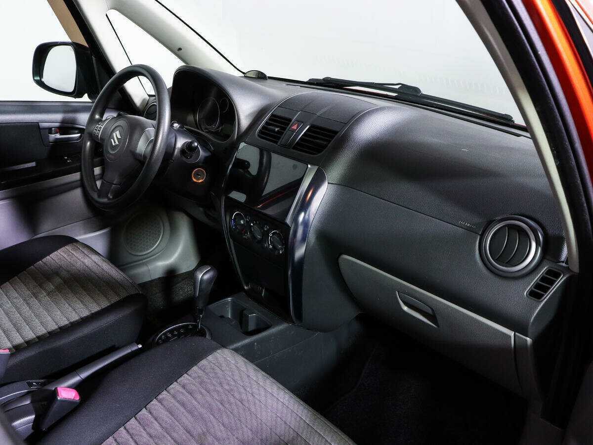 Б/У Сузуки С-Икс4 2012 года. Фото: #8