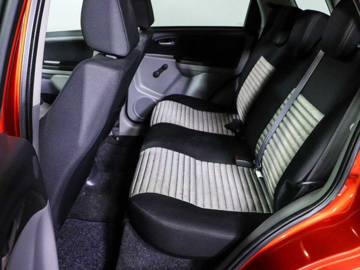 Б/У Сузуки С-Икс4 2012 года. Фото: #9