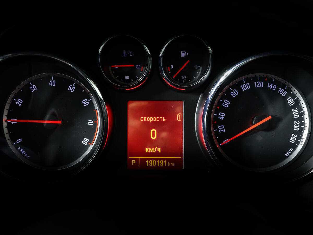 Б/У Опель Астра 2012 года. Фото: #8