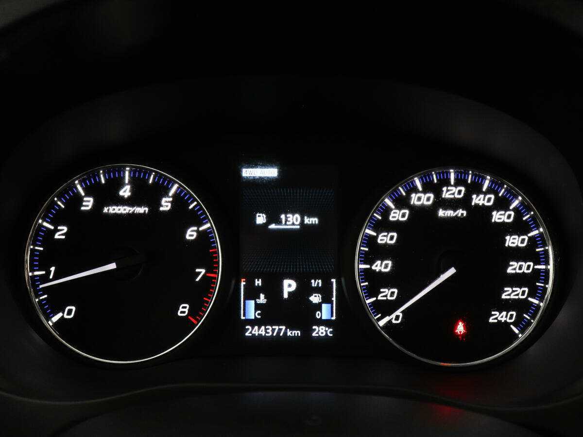 Б/У Митсубиши Оутлэндер 2017 года. Фото: #10