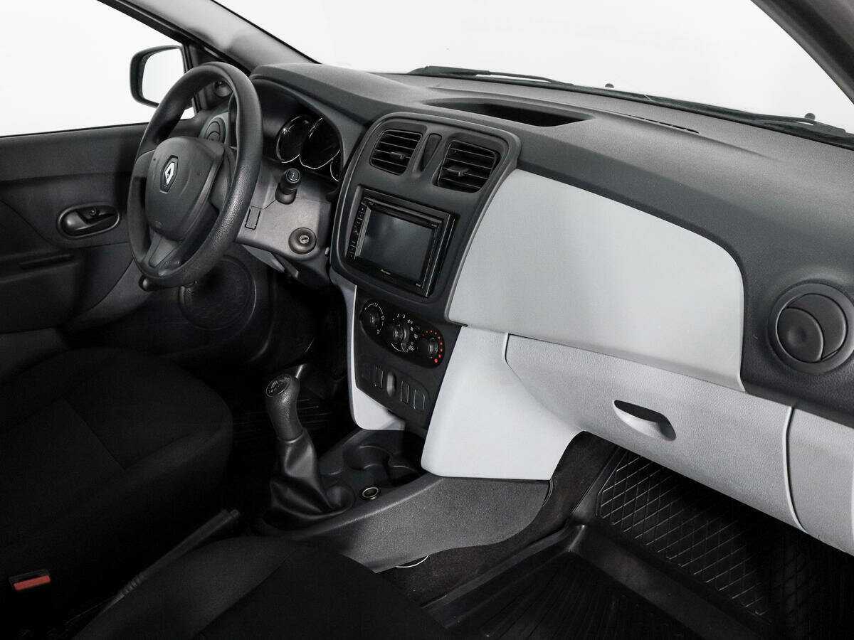 Б/У Рено Логан 2014 года. Фото: #11