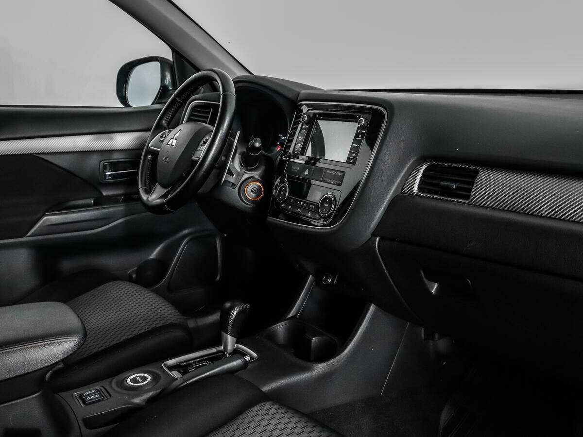 Б/У Митсубиши Оутлэндер 2014 года. Фото: #10