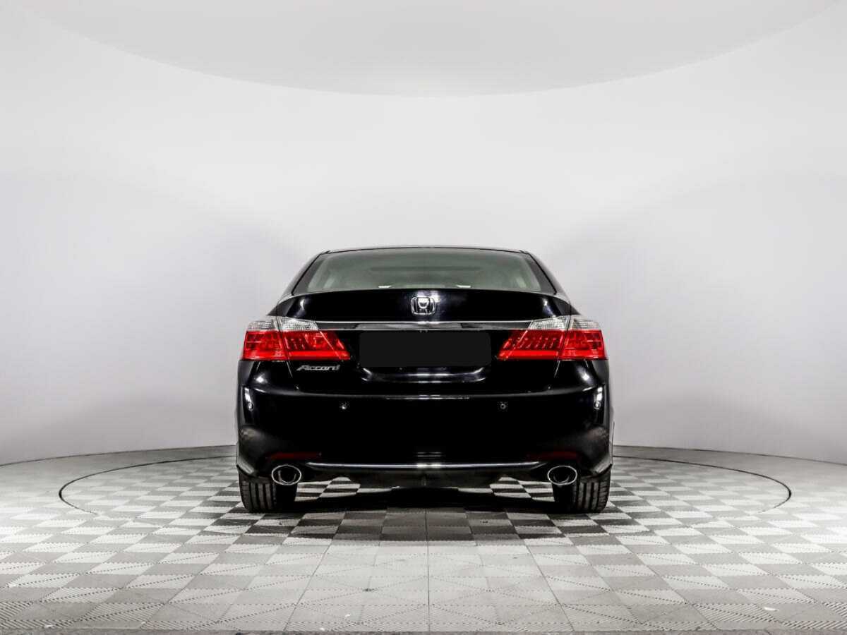 Б/У Хонда Аккорд 2013 года. Фото: #5