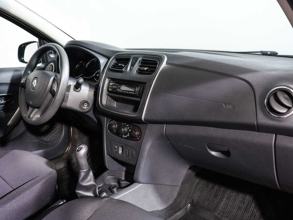 Б/У Рено Сандеро 2015 года. Фото: #9