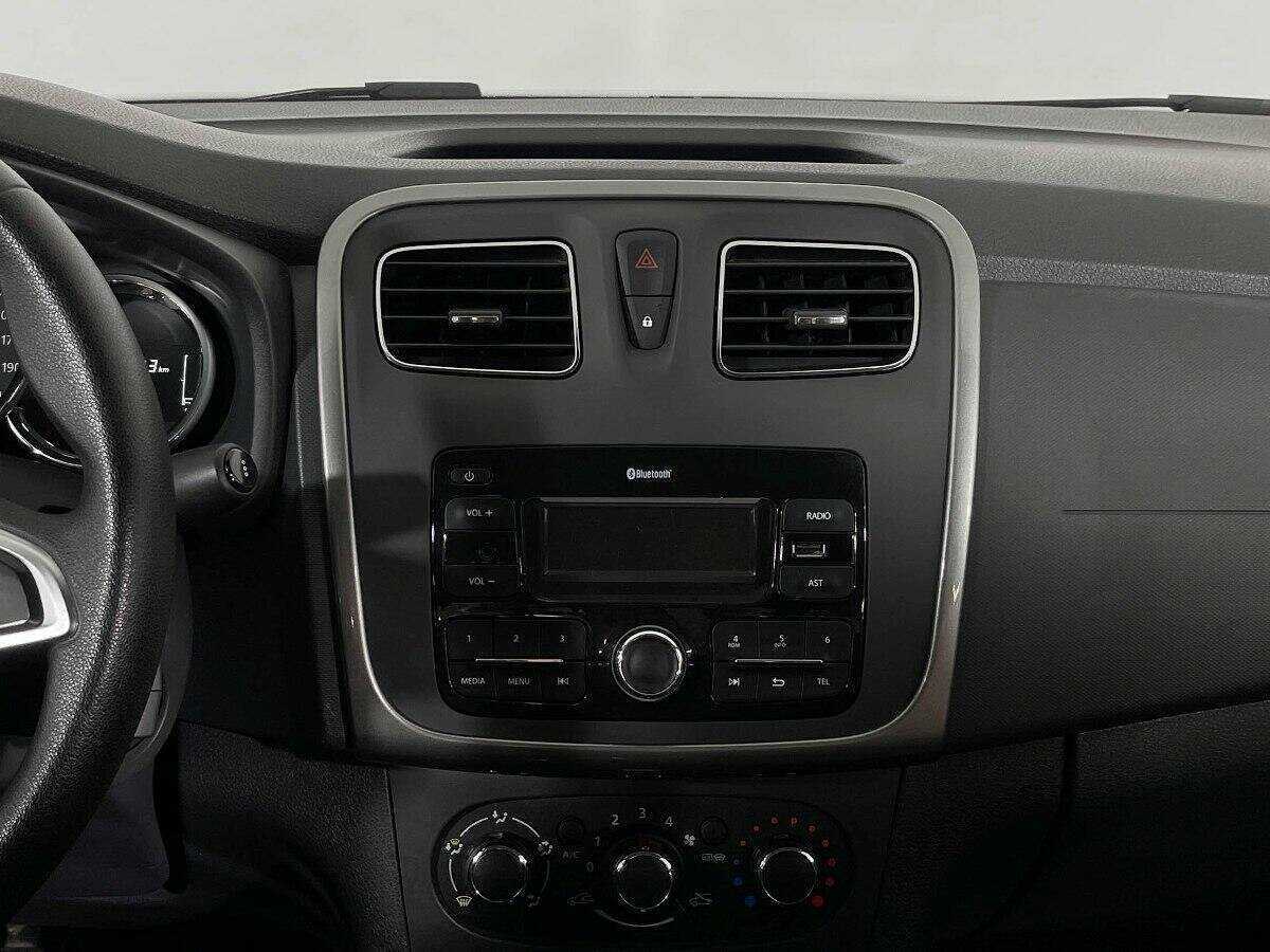 Б/У Рено Логан 2019 года. Фото: #11