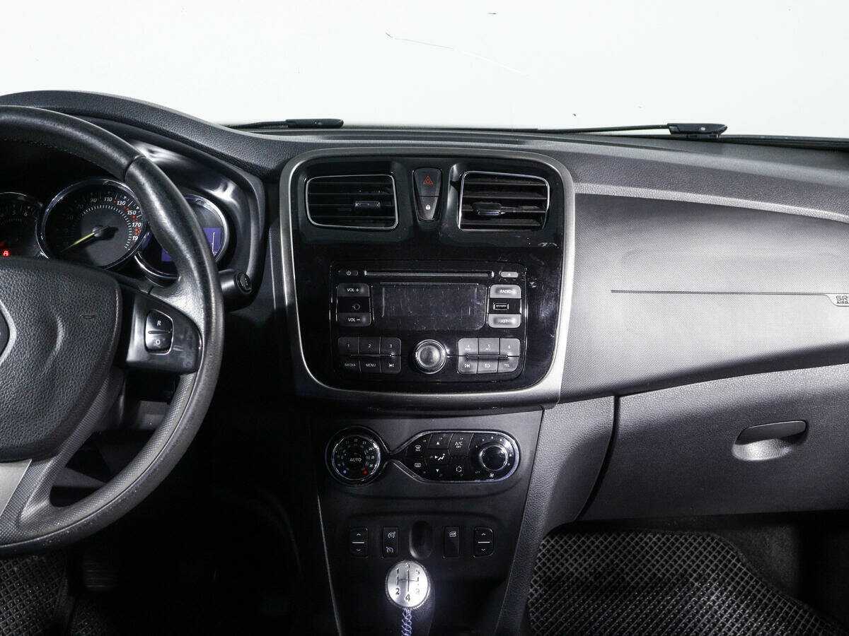 Б/У Рено Сандеро 2015 года. Фото: #10