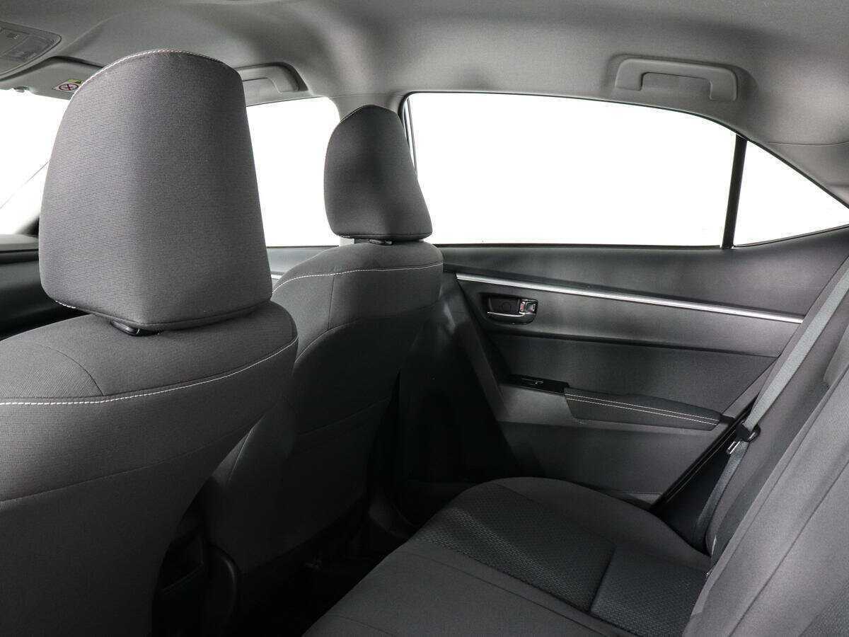 Б/У Тойота Королла 2017 года. Фото: #11