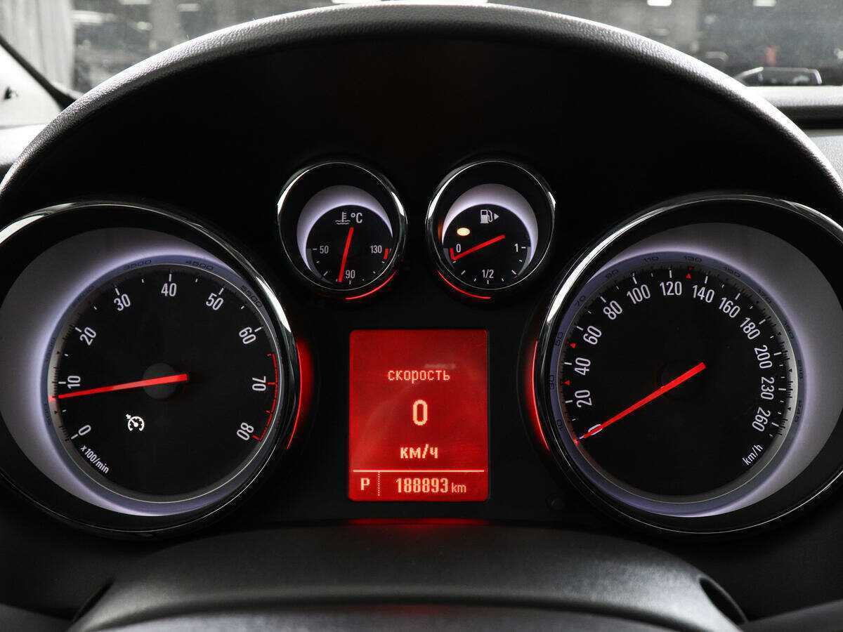 Б/У Опель Астра 2014 года. Фото: #6