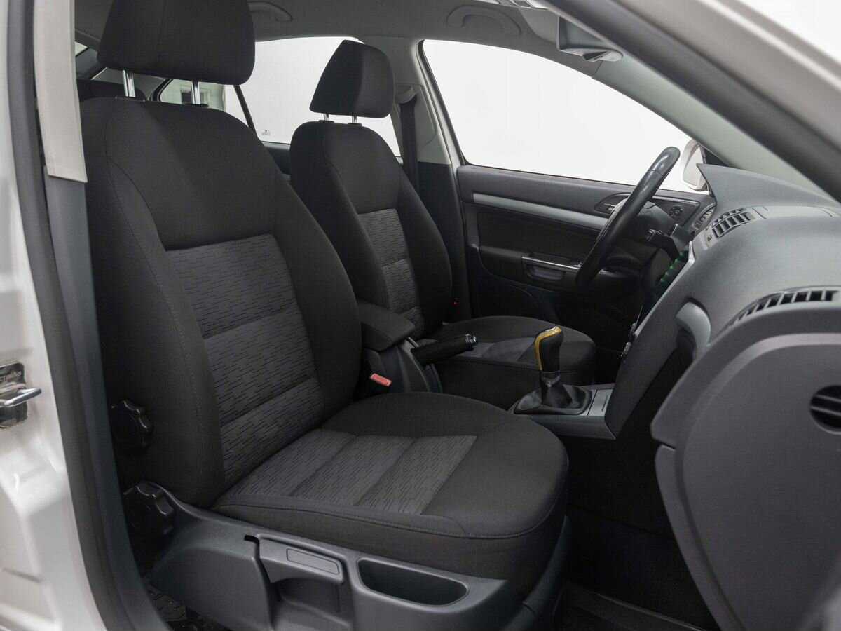 Б/У Шкода Октавия 2012 года. Фото: #11