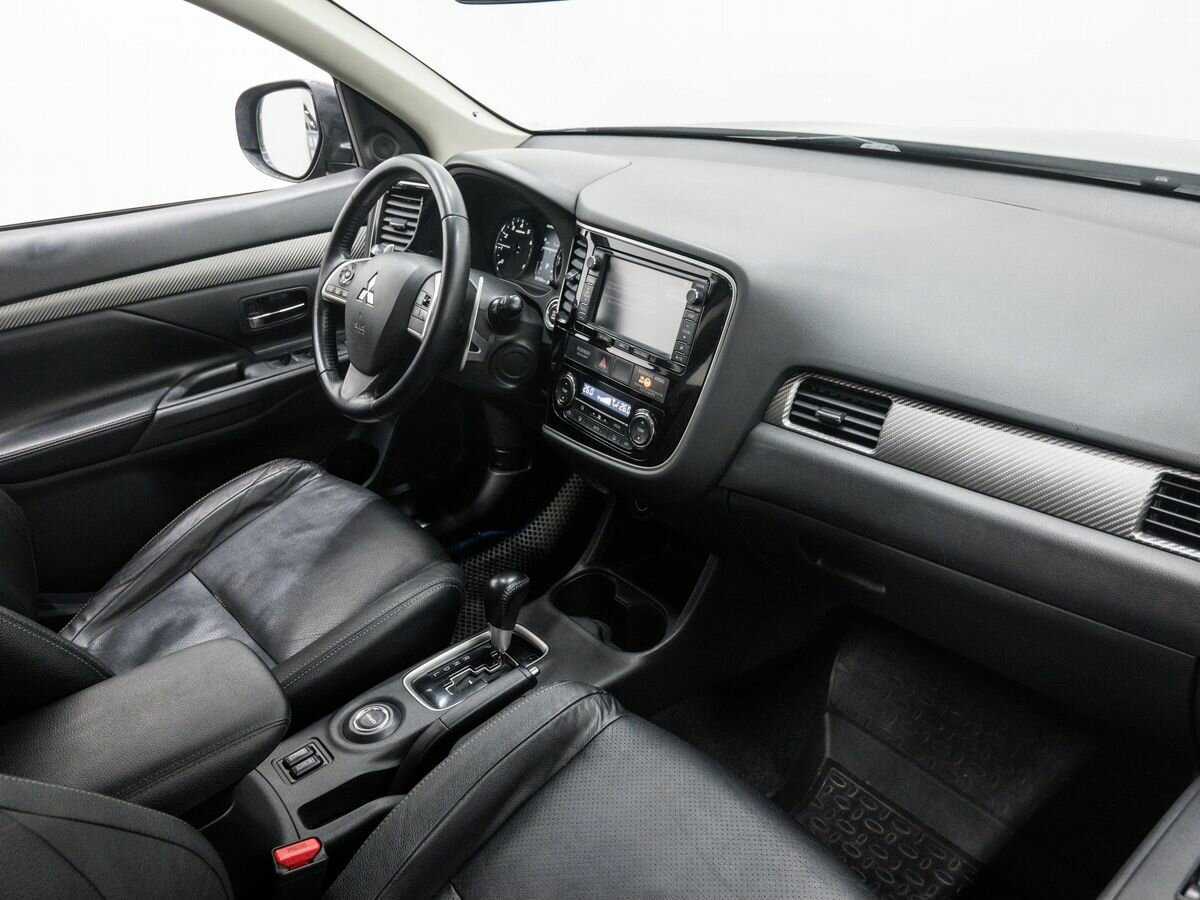 Б/У Митсубиши Оутлэндер 2013 года. Фото: #6