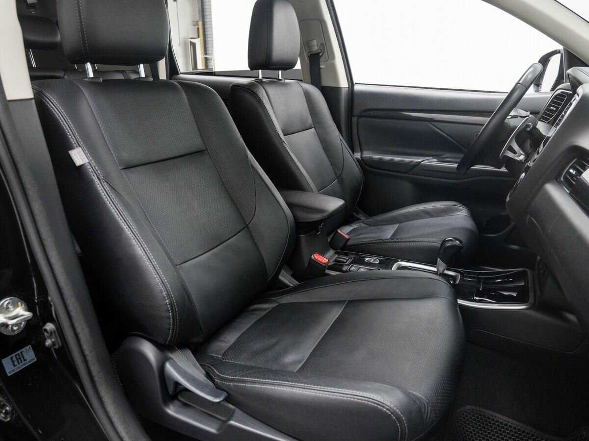 Б/У Митсубиши Оутлэндер 2017 года. Фото: #8