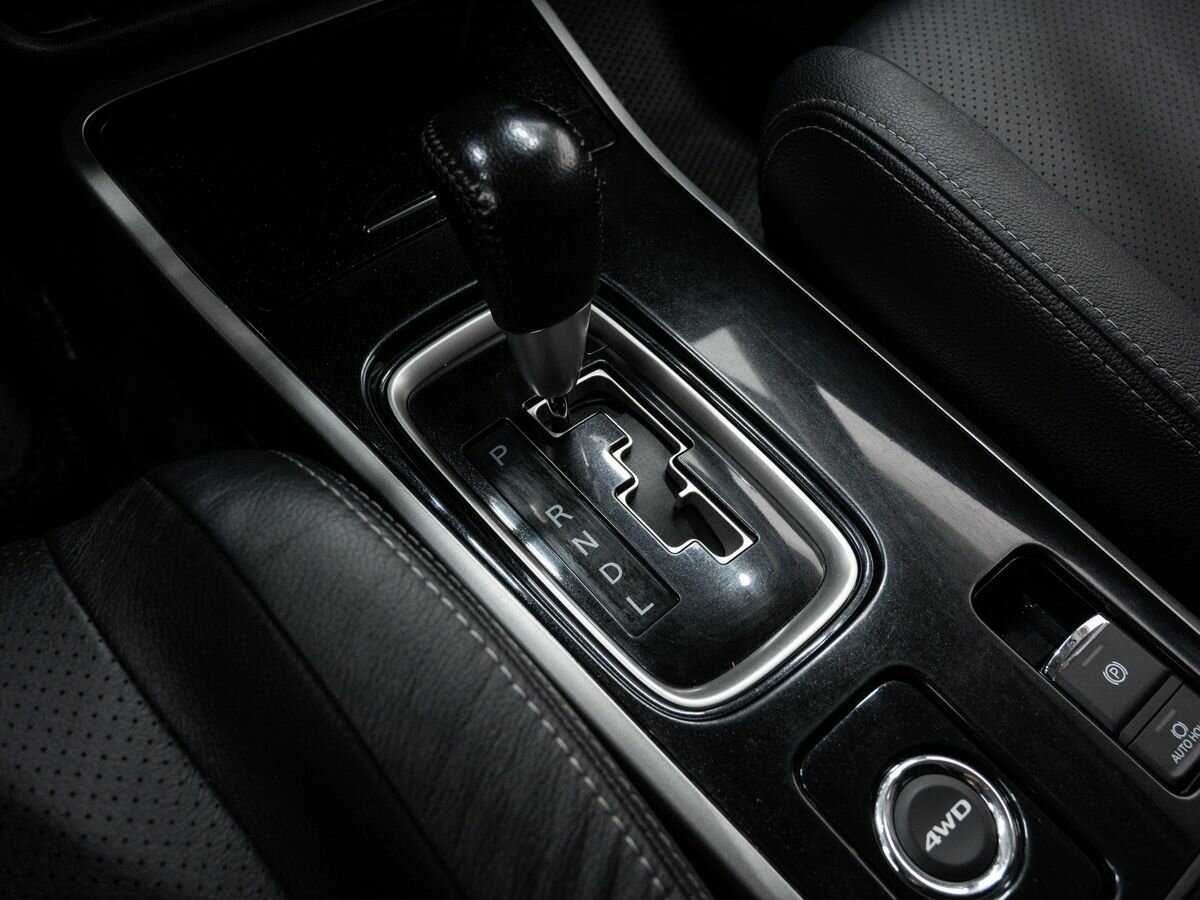 Б/У Митсубиши Оутлэндер 2017 года. Фото: #16