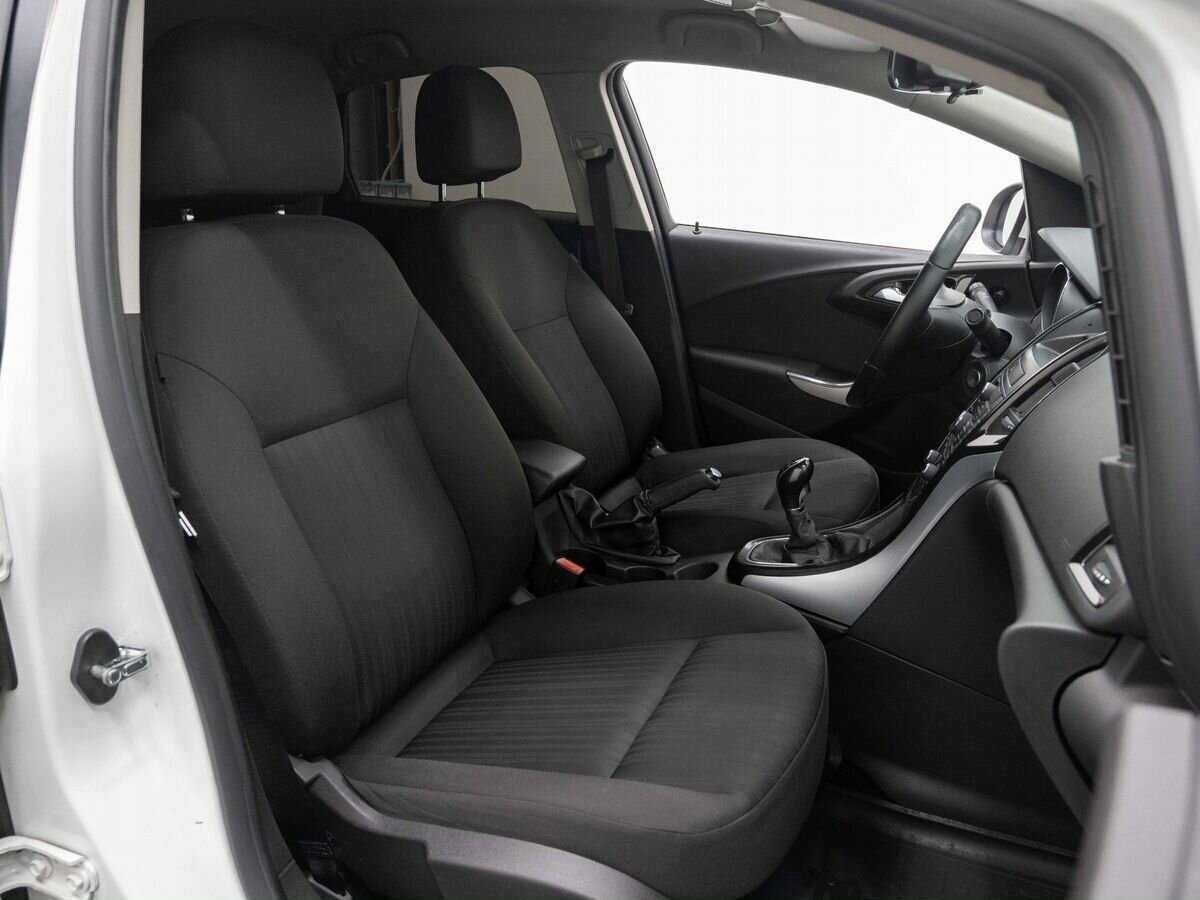 Б/У Опель Астра 2013 года. Фото: #11