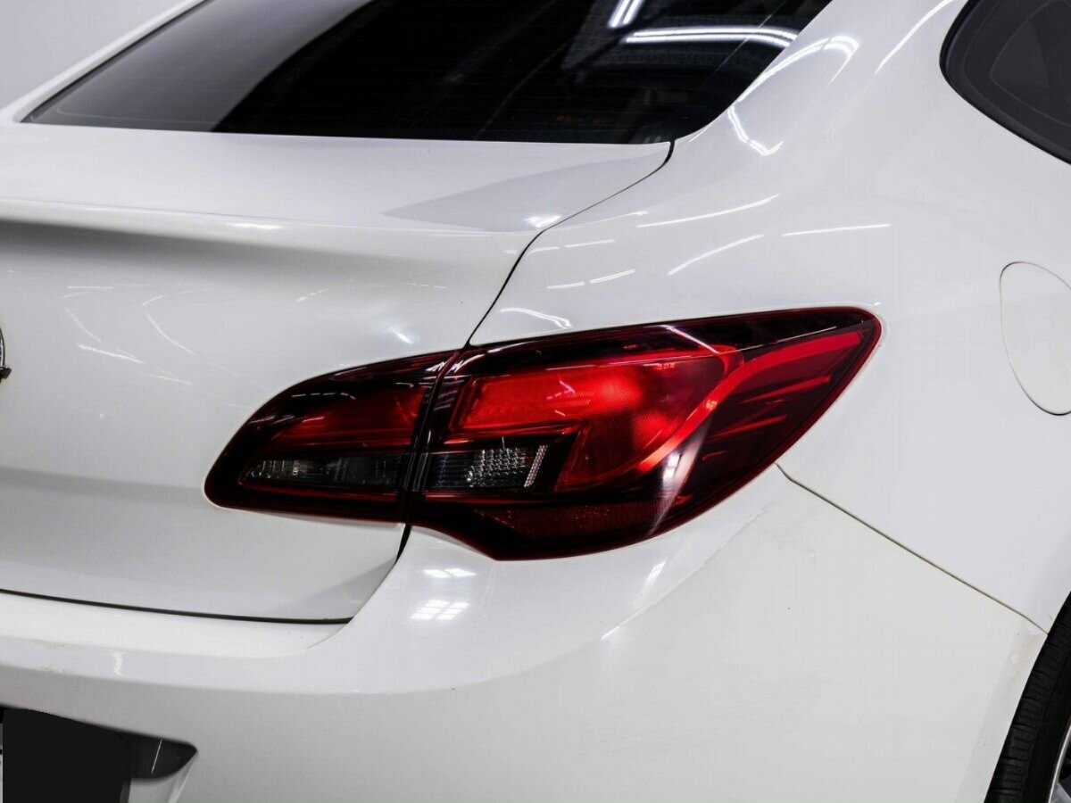 Б/У Опель Астра 2013 года. Фото: #21