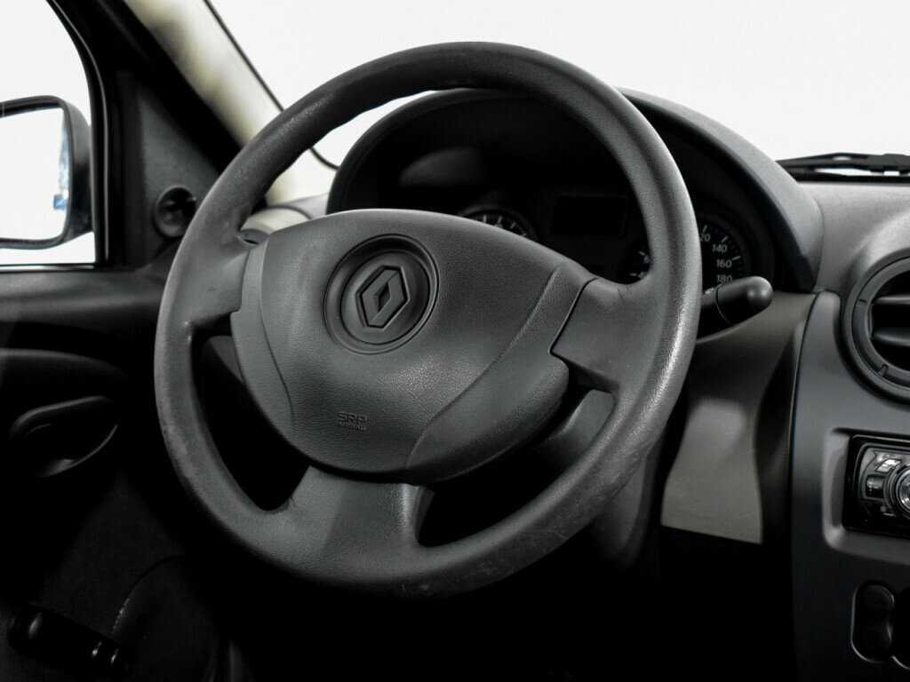 Б/У Рено Логан 2013 года. Фото: #12