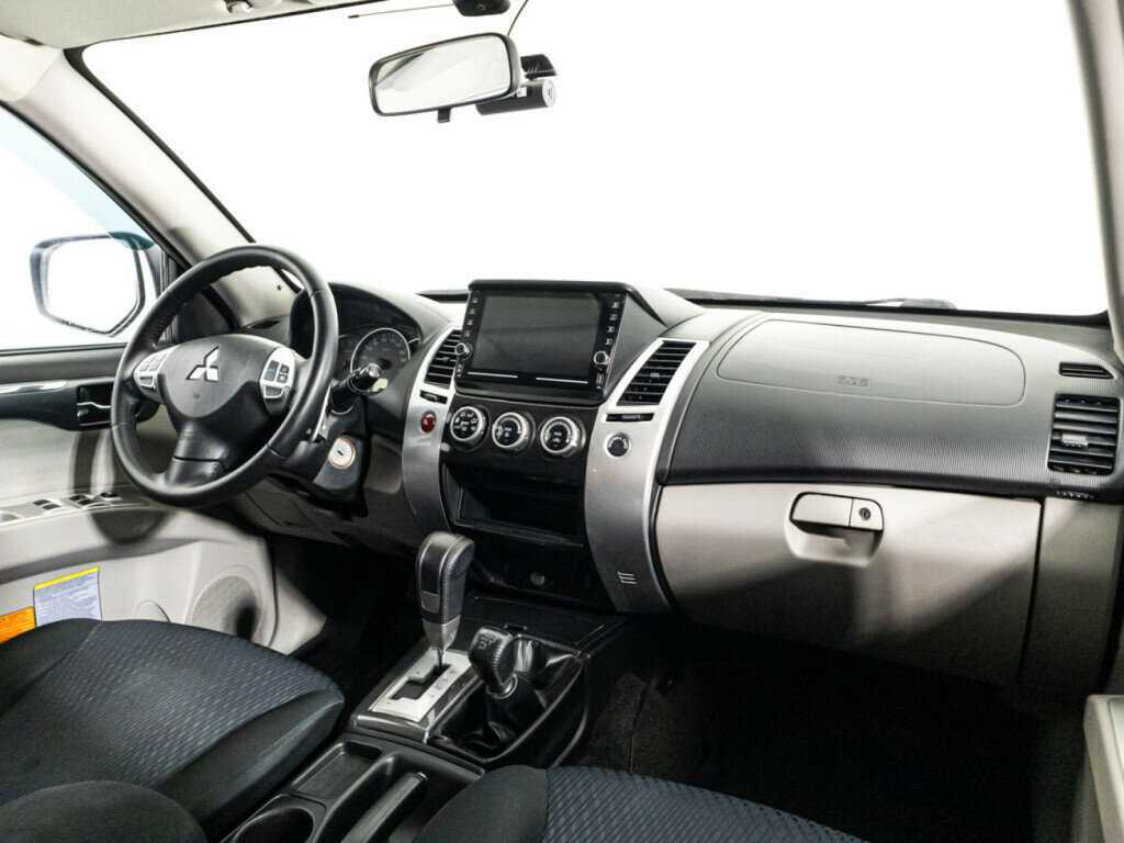 Б/У Митсубиши Паджеро Спорт 2014 года. Фото: #8