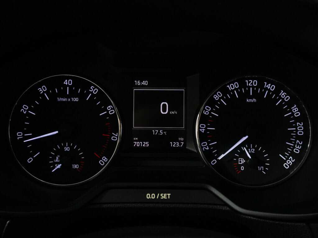 Б/У Шкода Октавия 2013 года. Фото: #11