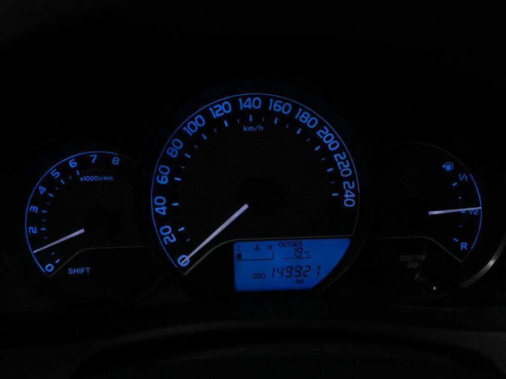 Б/У Тойота Аурис 2014 года. Фото: #11