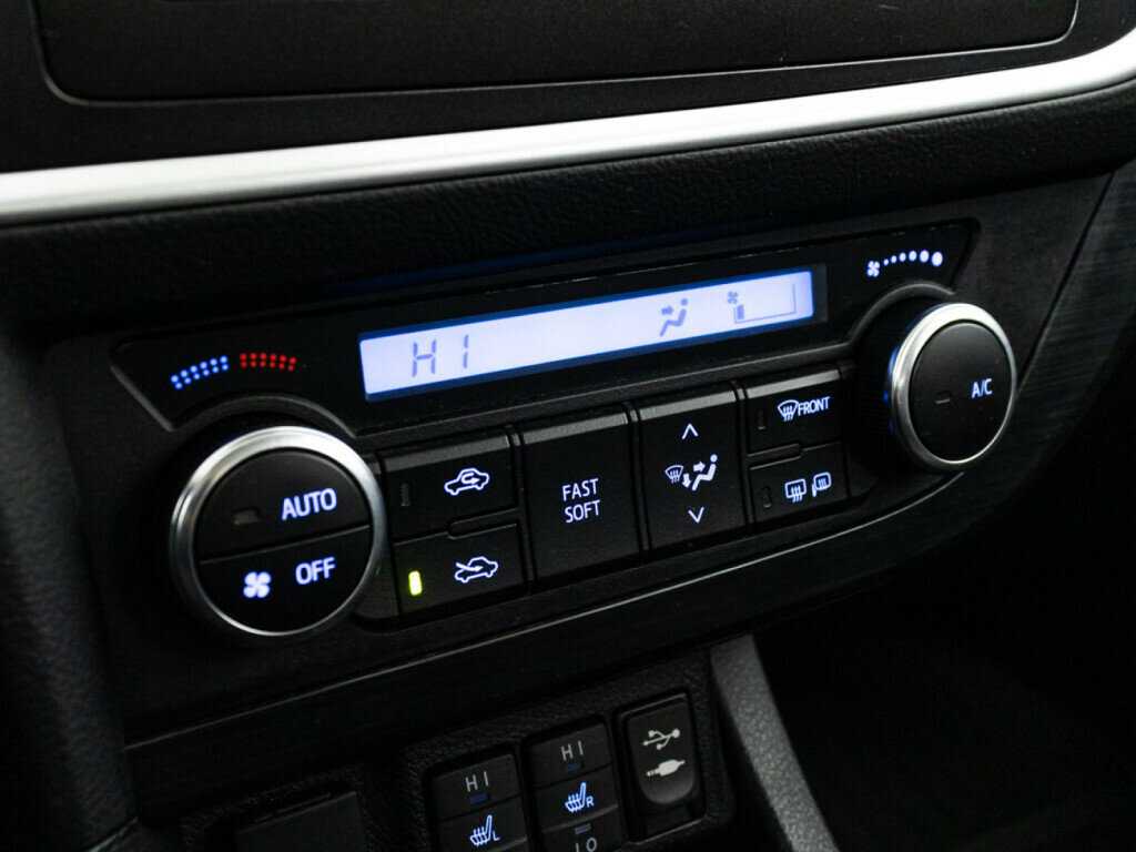 Б/У Тойота Аурис 2014 года. Фото: #15