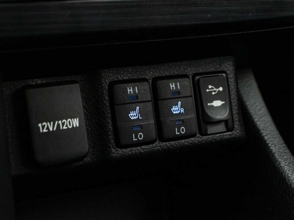 Б/У Тойота Аурис 2014 года. Фото: #16