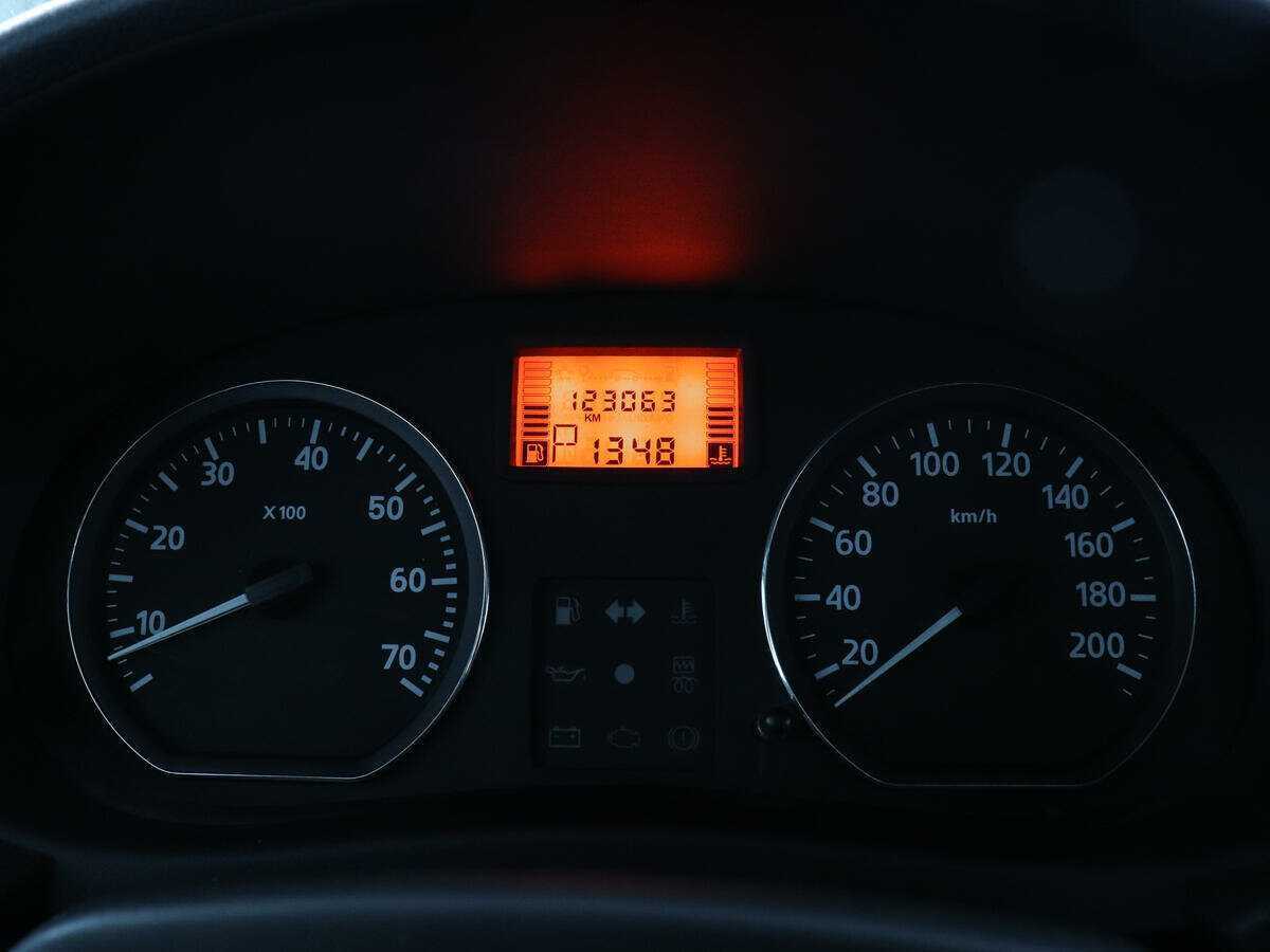 Б/У Ниссан Альмера 2013 года. Фото: #9