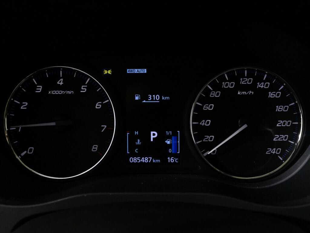 Б/У Митсубиши Оутлэндер 2016 года. Фото: #11