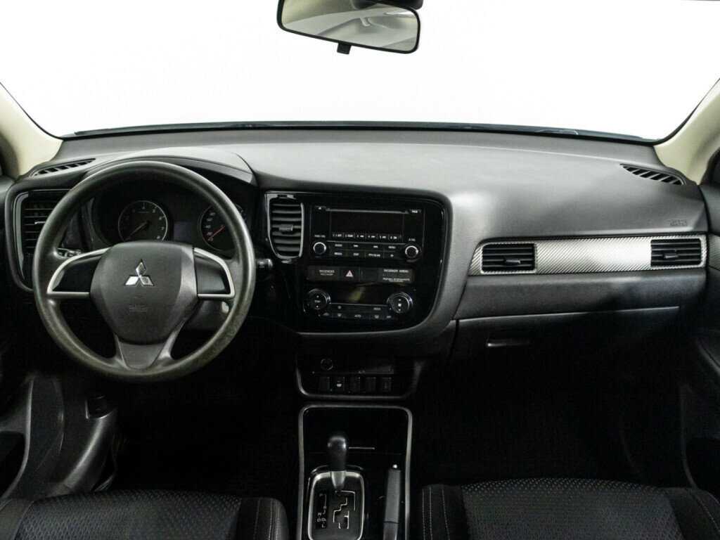 Б/У Митсубиши Оутлэндер 2018 года. Фото: #10