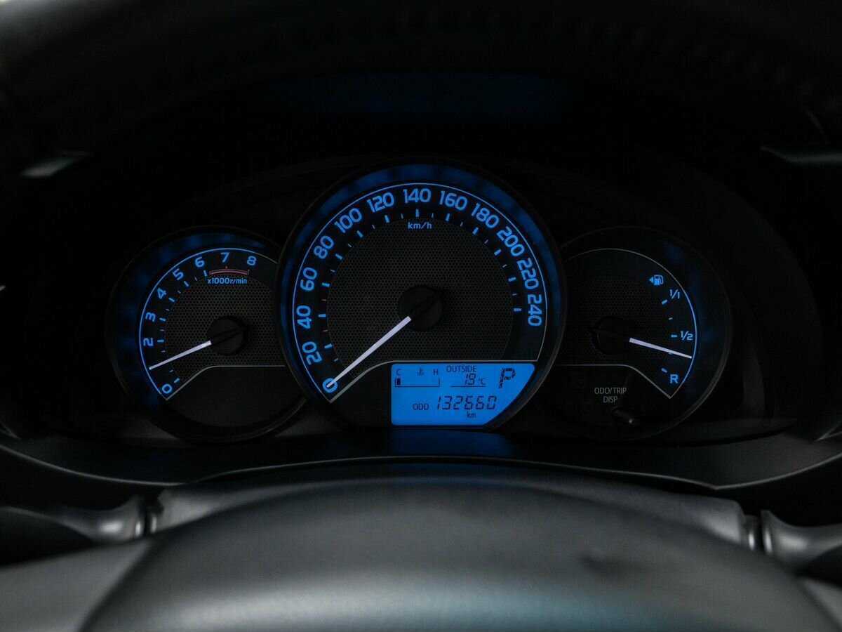 Б/У Тойота Королла 2015 года. Фото: #20