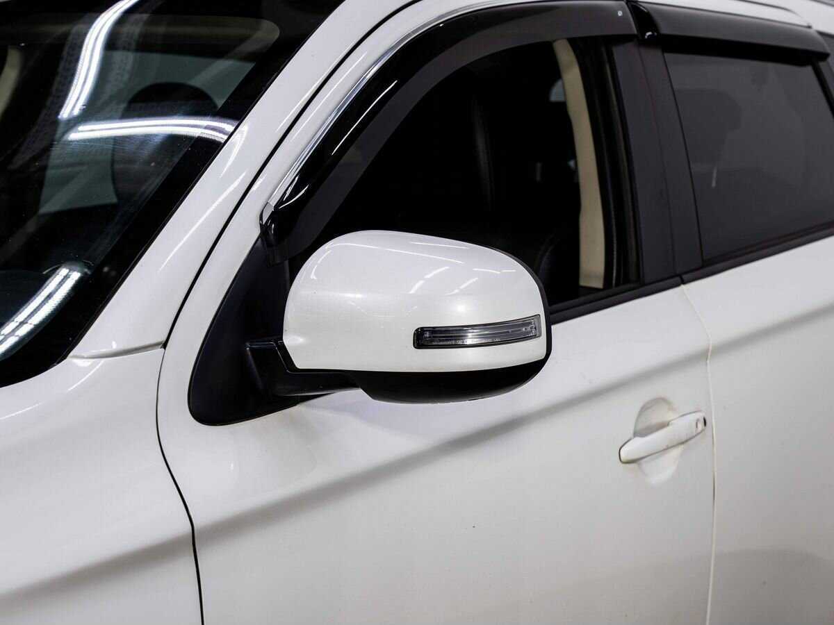 Б/У Митсубиши Оутлэндер 2015 года. Фото: #7