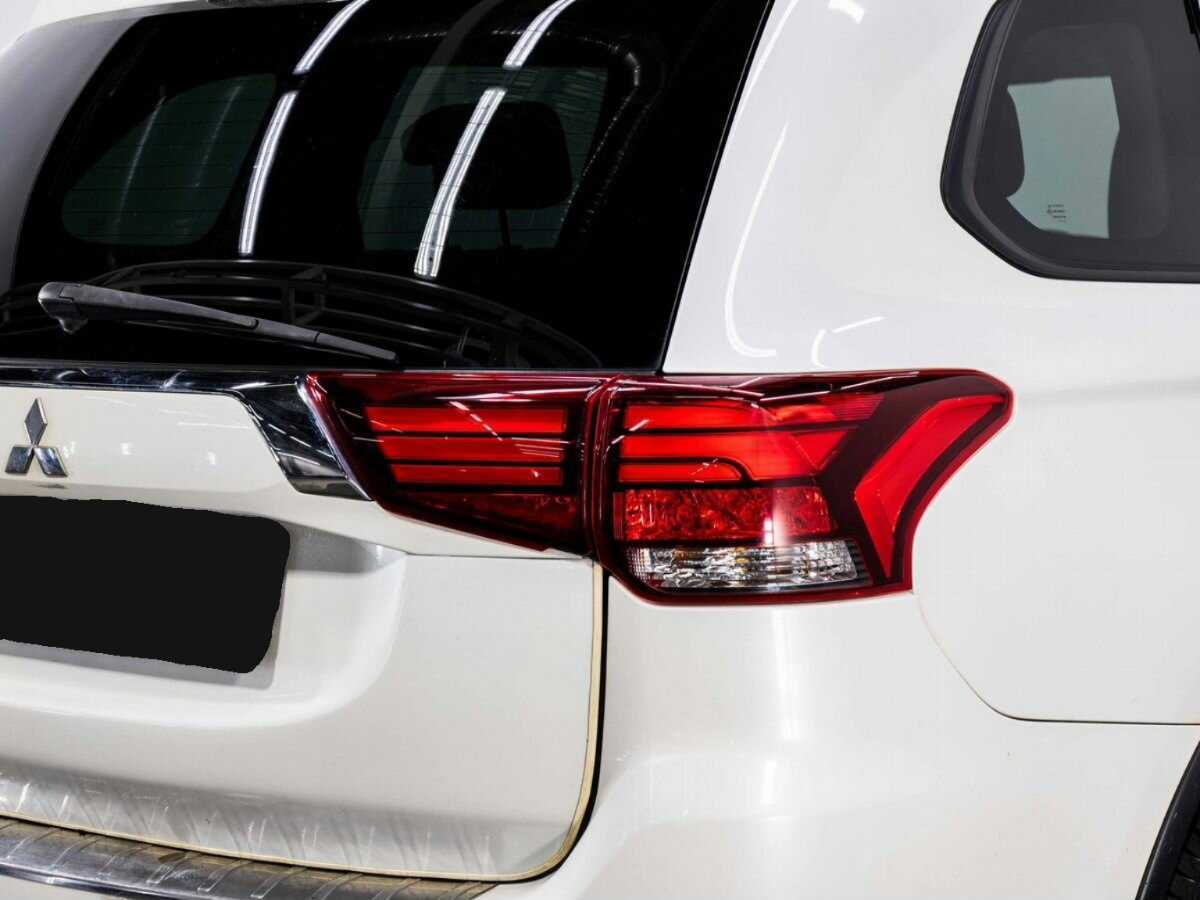 Б/У Митсубиши Оутлэндер 2015 года. Фото: #27