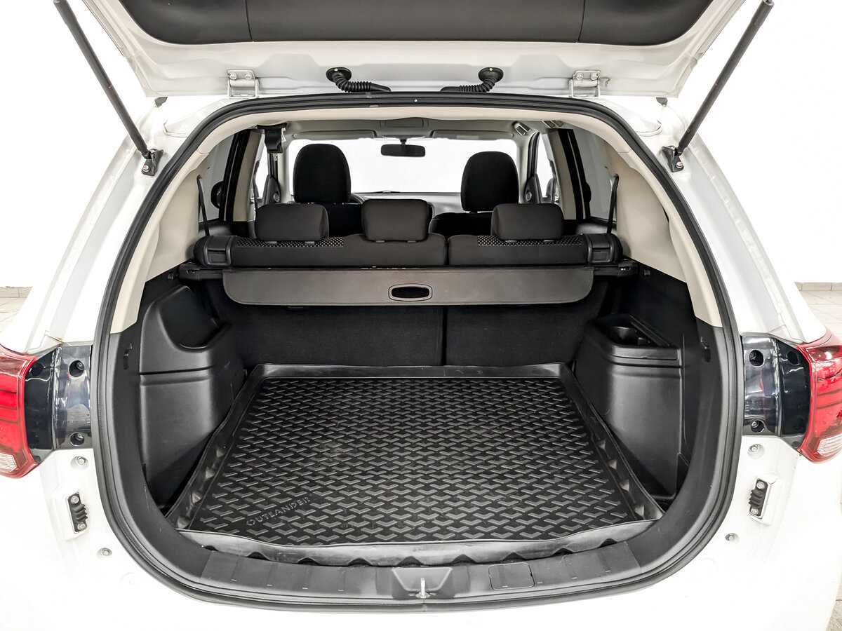 Б/У Митсубиши Оутлэндер 2015 года. Фото: #9