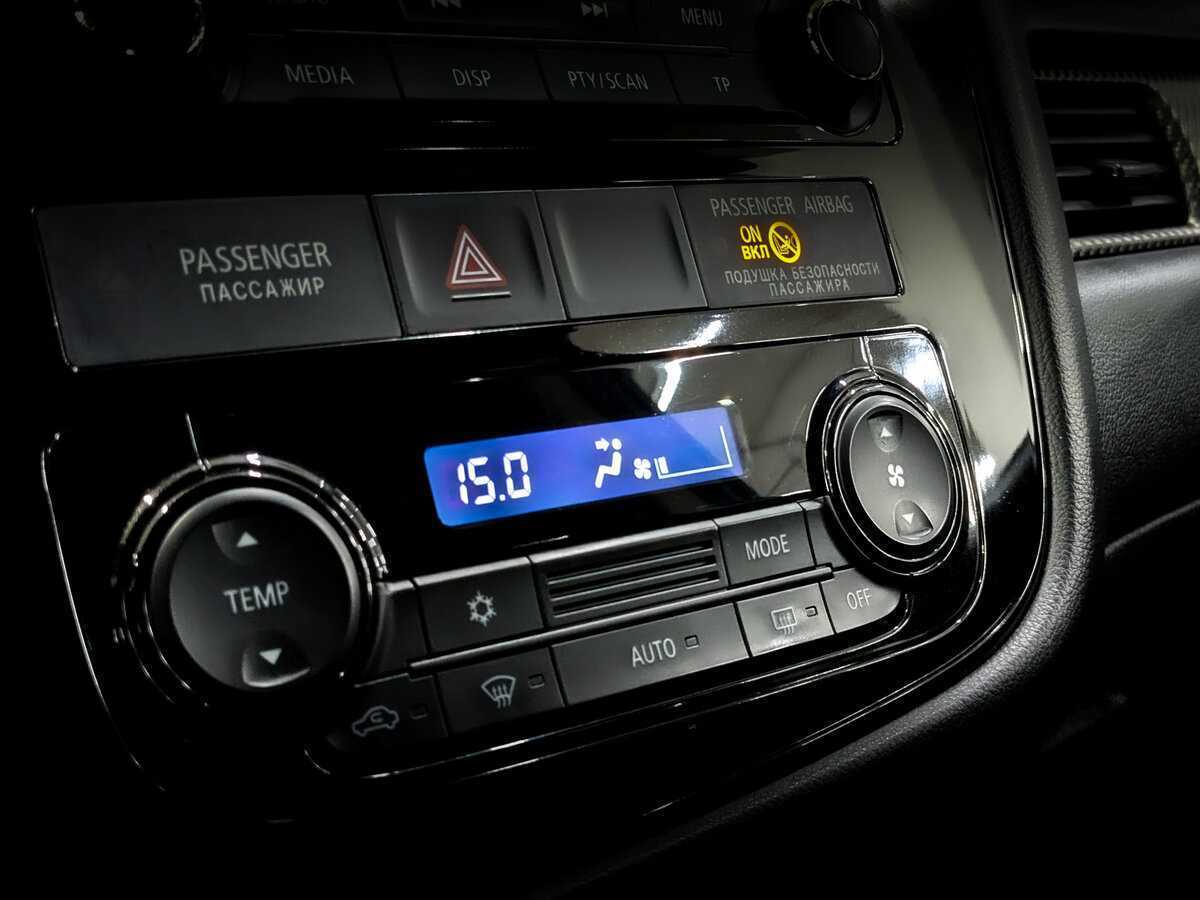 Б/У Митсубиши Оутлэндер 2015 года. Фото: #24