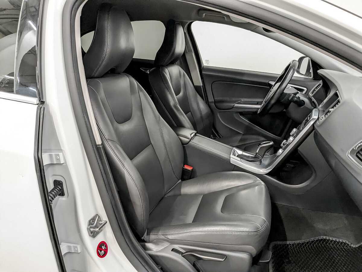 Б/У Вольво С60 2016 года. Фото: #24