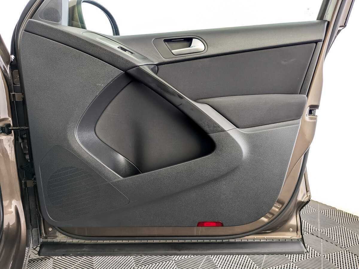 Б/У Фольксваген Тигуан 2016 года. Фото: #23