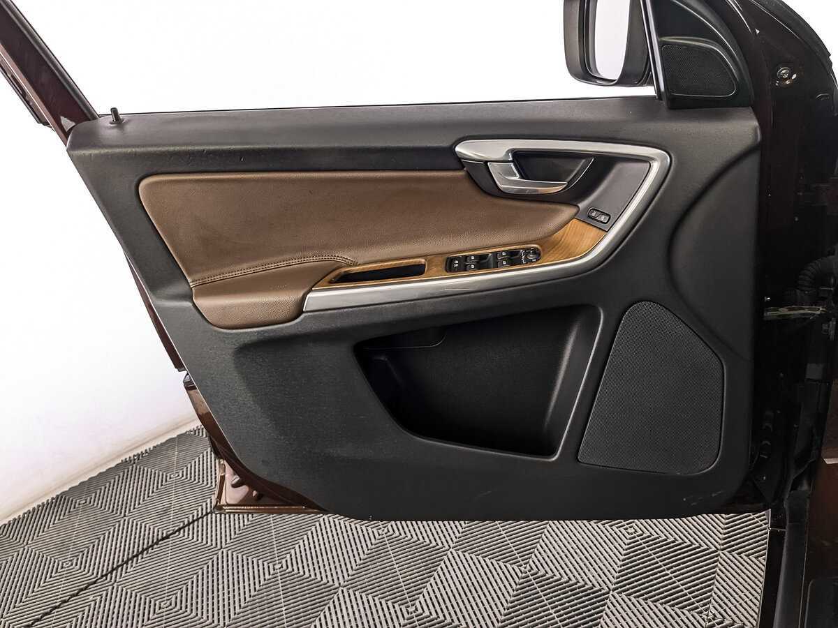 Б/У Вольво ИксЦ60 2014 года. Фото: #18