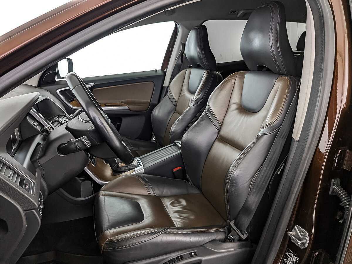 Б/У Вольво ИксЦ60 2014 года. Фото: #19