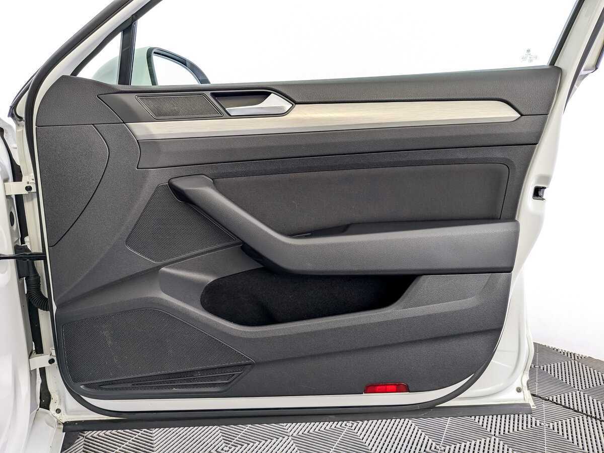 Б/У Фольксваген Пассат 2016 года. Фото: #21