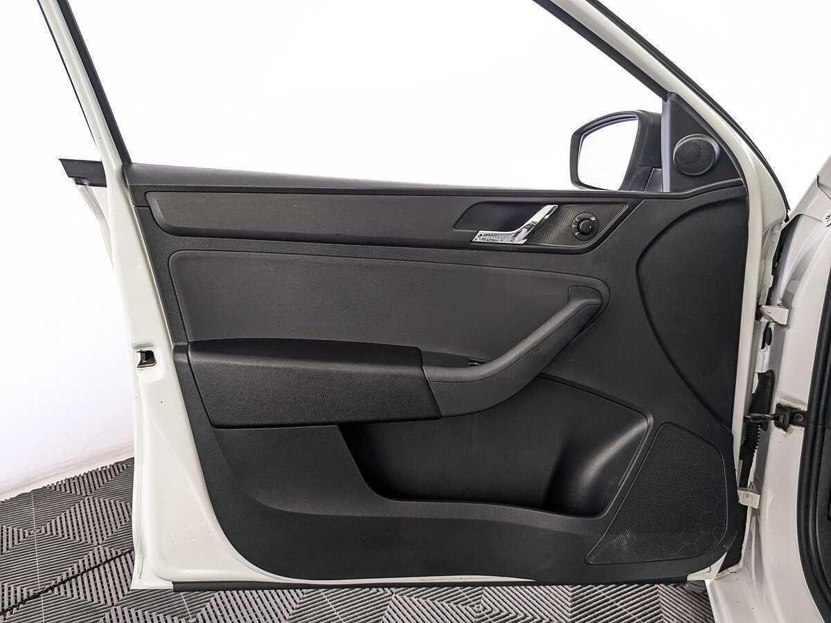 Б/У Шкода Рапид 2017 года. Фото: #17