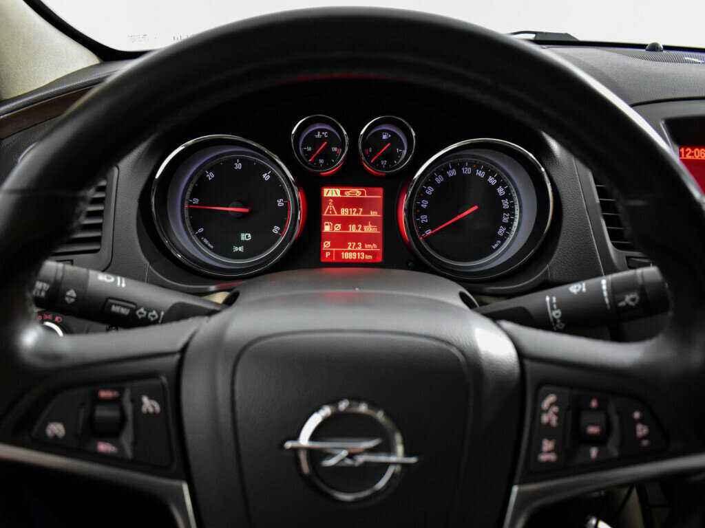 Б/У Опель Инсигния 2012 года. Фото: #17