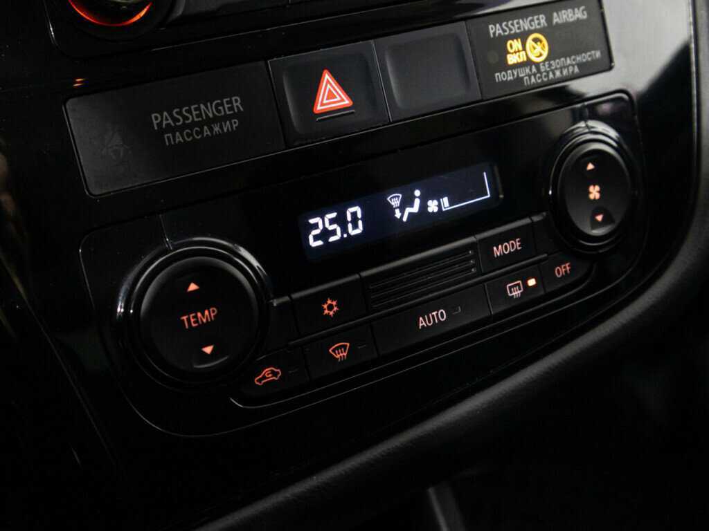 Б/У Митсубиши Оутлэндер 2014 года. Фото: #11