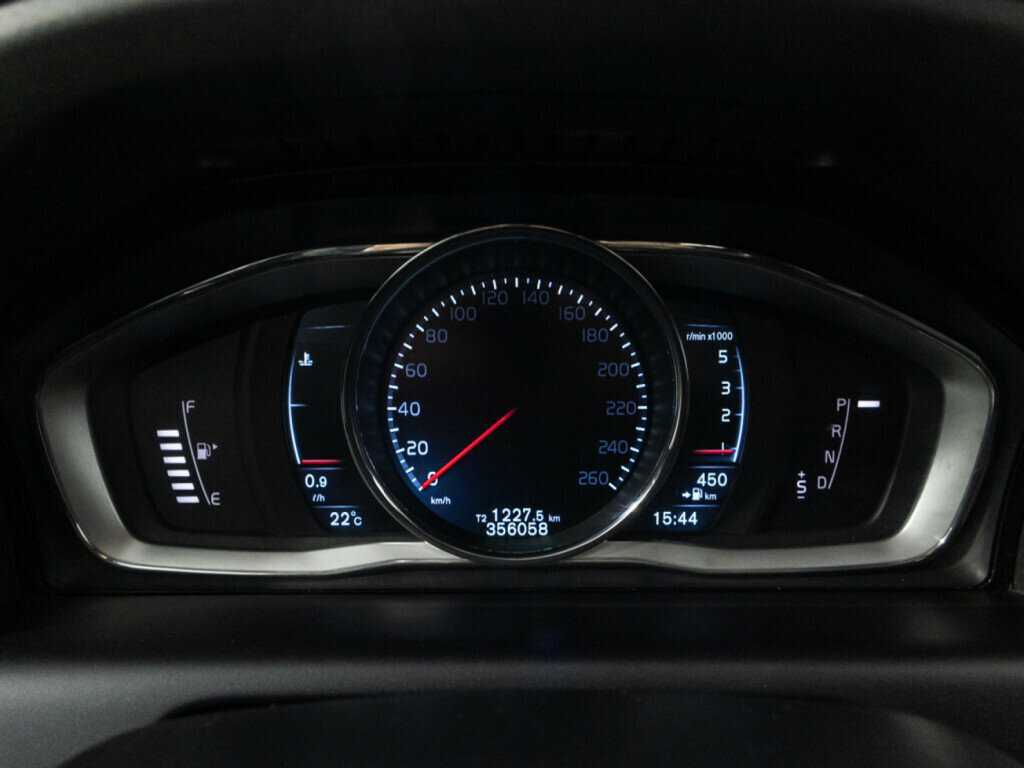 Б/У Вольво ИксЦ60 2014 года. Фото: #11