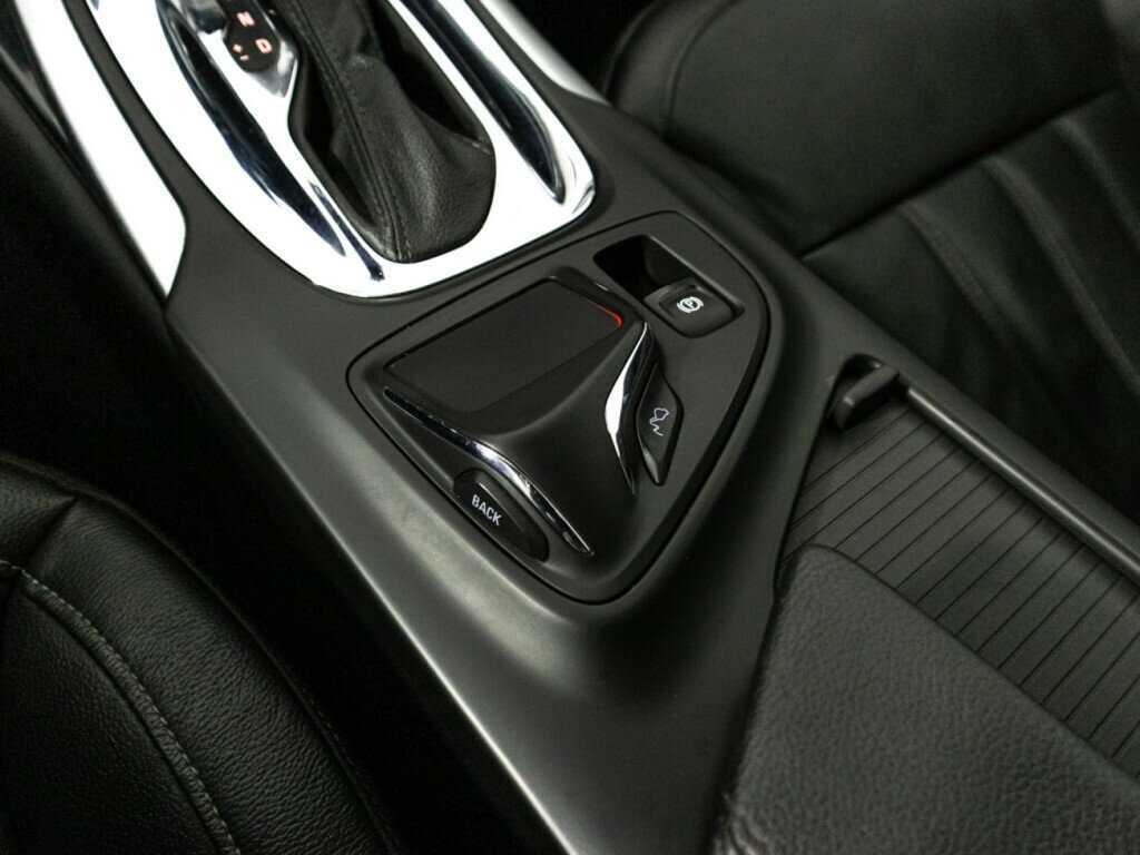 Б/У Опель Инсигния 2014 года. Фото: #18