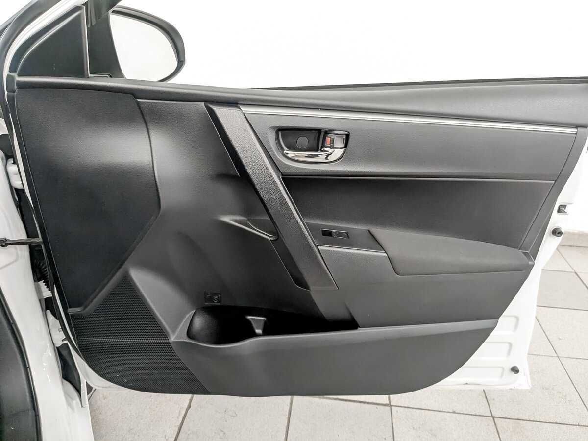 Б/У Тойота Королла 2014 года. Фото: #23