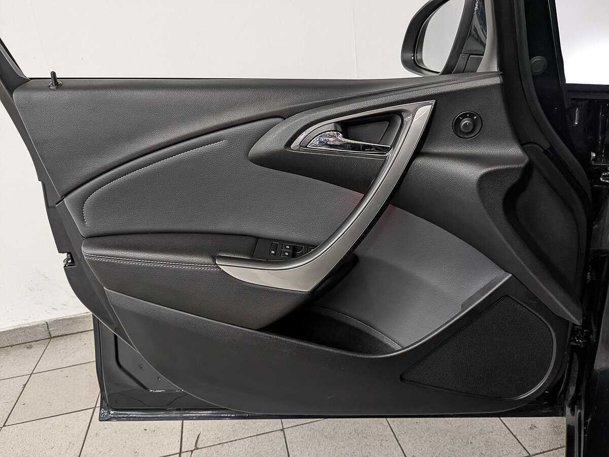 Б/У Опель Астра 2014 года. Фото: #16